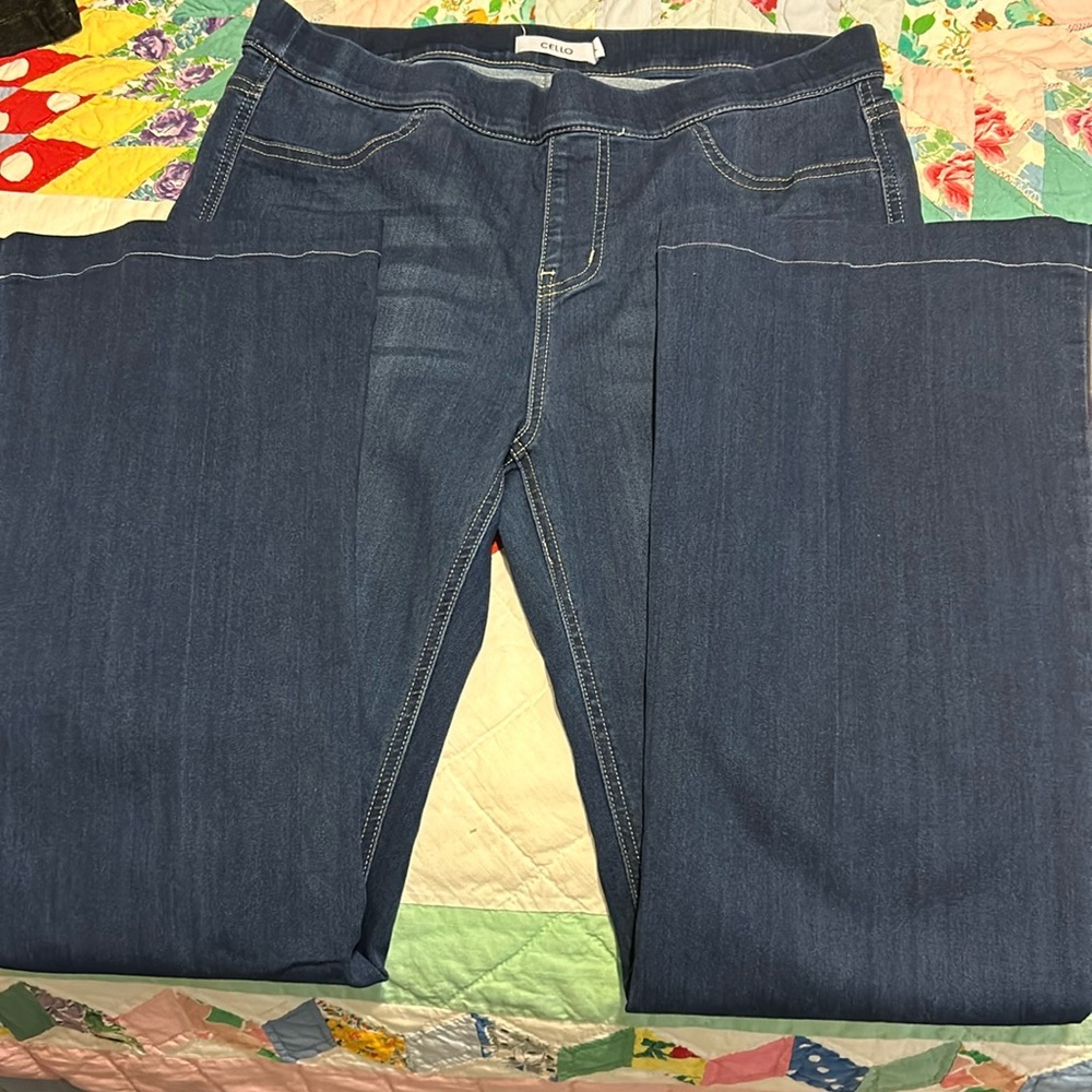 Cello size XL pull on boot cut jean.